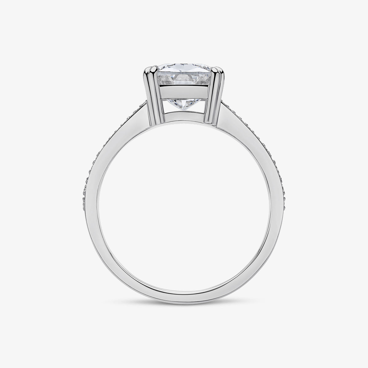 Bague spectaculaire taille émeraude avec pierres latérales